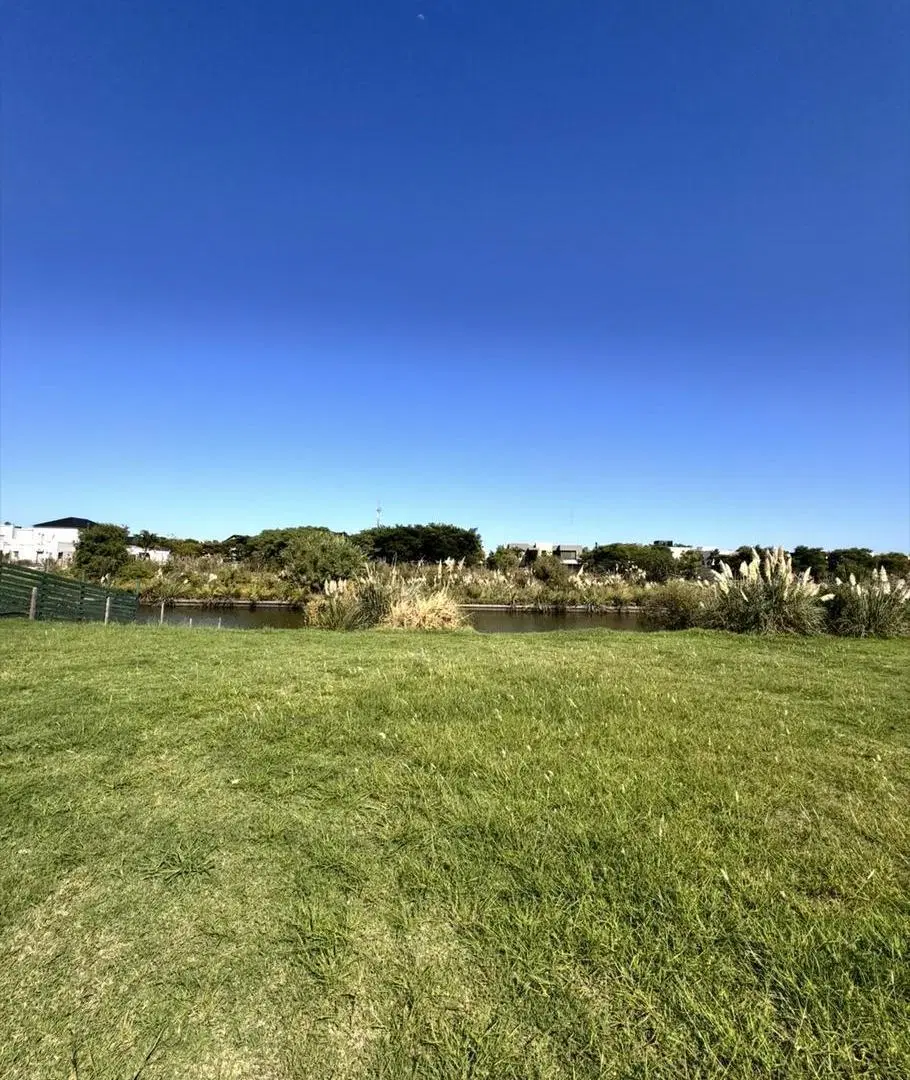 Lote con amarra en venta en Marinas H 4