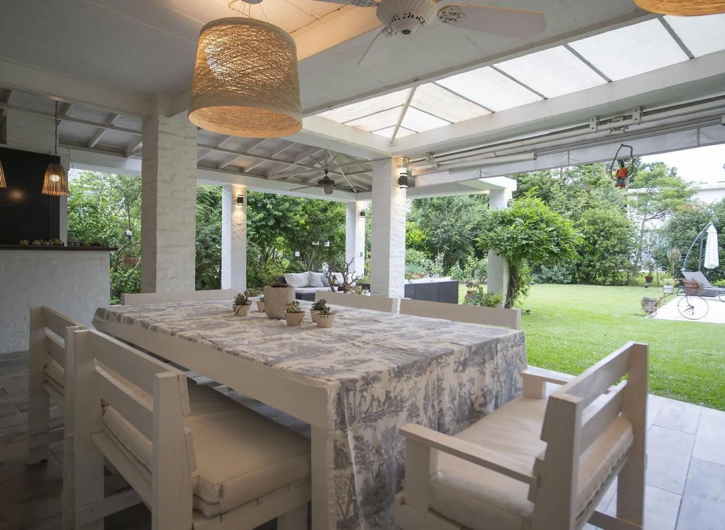 Venta Casa Mayling Pilar con 4 Dormitorios y Pileta 2