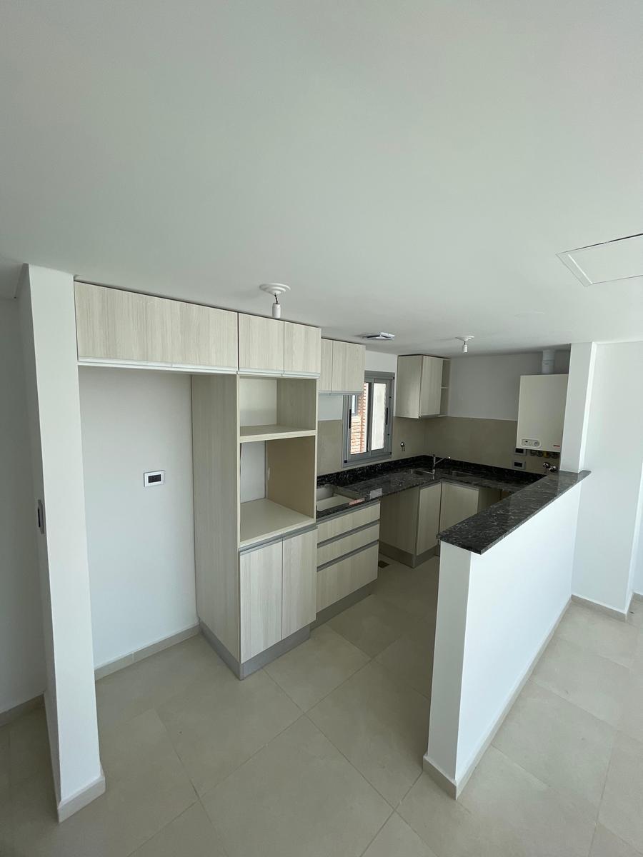 Depto de 1 Dormitorio con Amplio Living - Comedor. Frente 3
