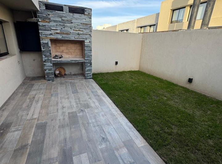 Alquilo Duplex de 3 dormitorios en  Miradores de Manantiales II 4