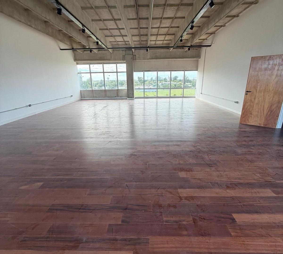 Foto de Inmobiliaria Ballesteros ofrece EXCELENTE OFICINA en alquiler - Los Boulevares, imagen 2