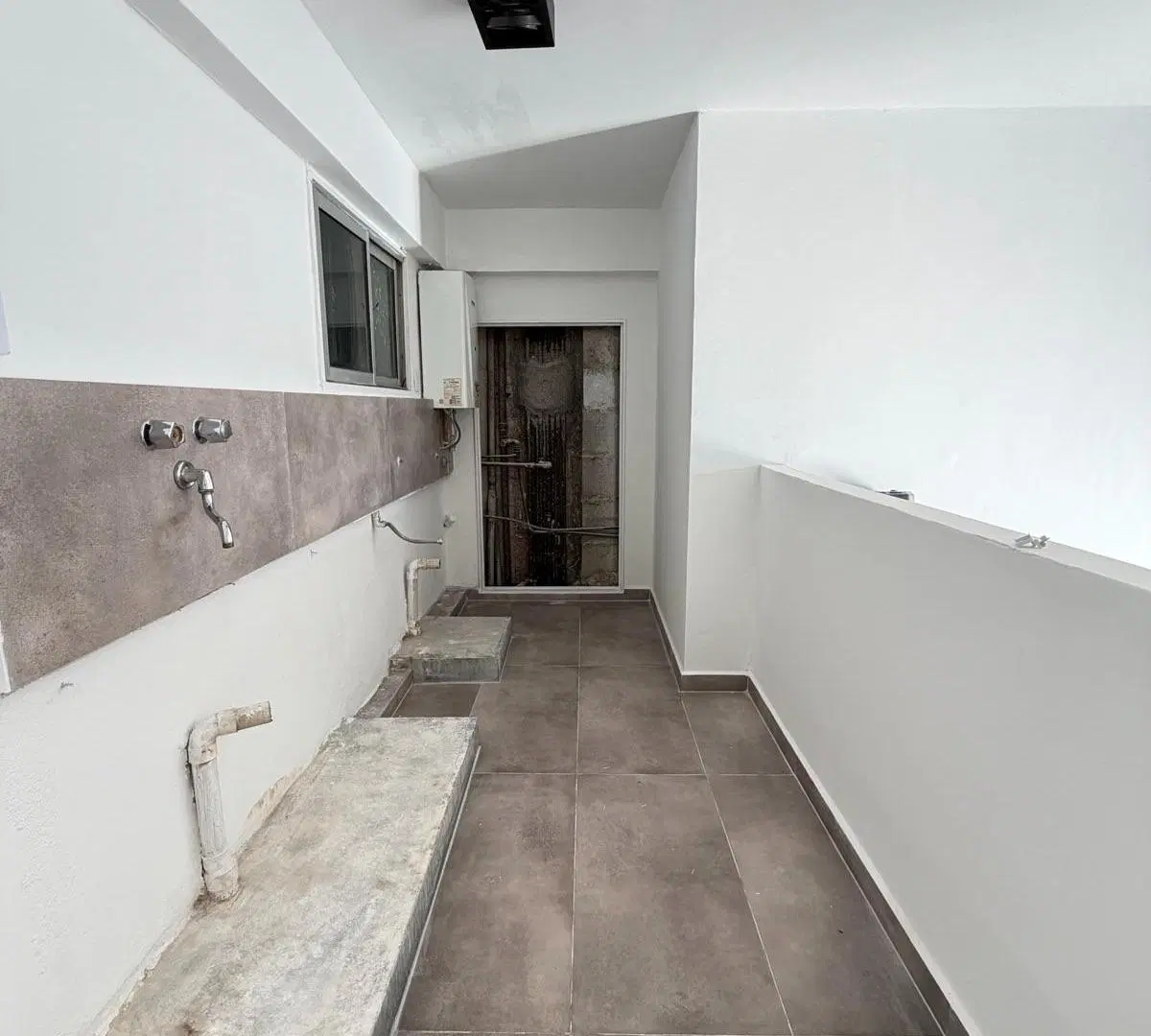 Vendo Departamento un dormitorio sobre Av Chacabuco a metros de Plaza España - Nueva Cordoba 2