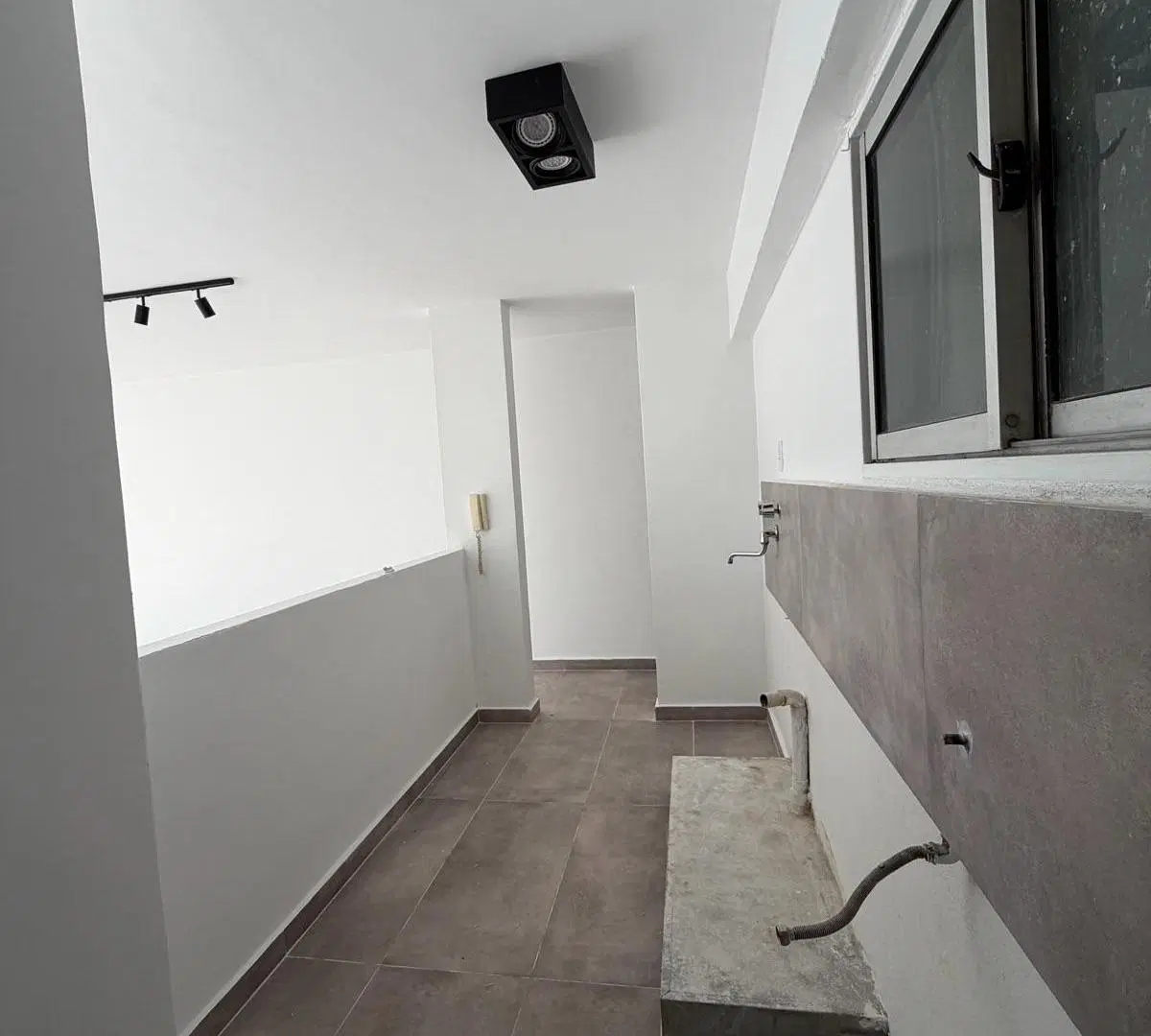 Vendo Departamento un dormitorio sobre Av Chacabuco a metros de Plaza España - Nueva Cordoba 3