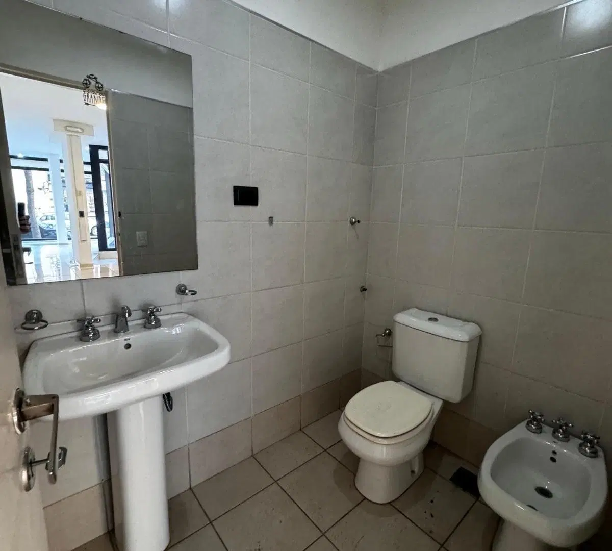 Alquilo local comercial en a metros de plaza españa Nueva Cordoba 2