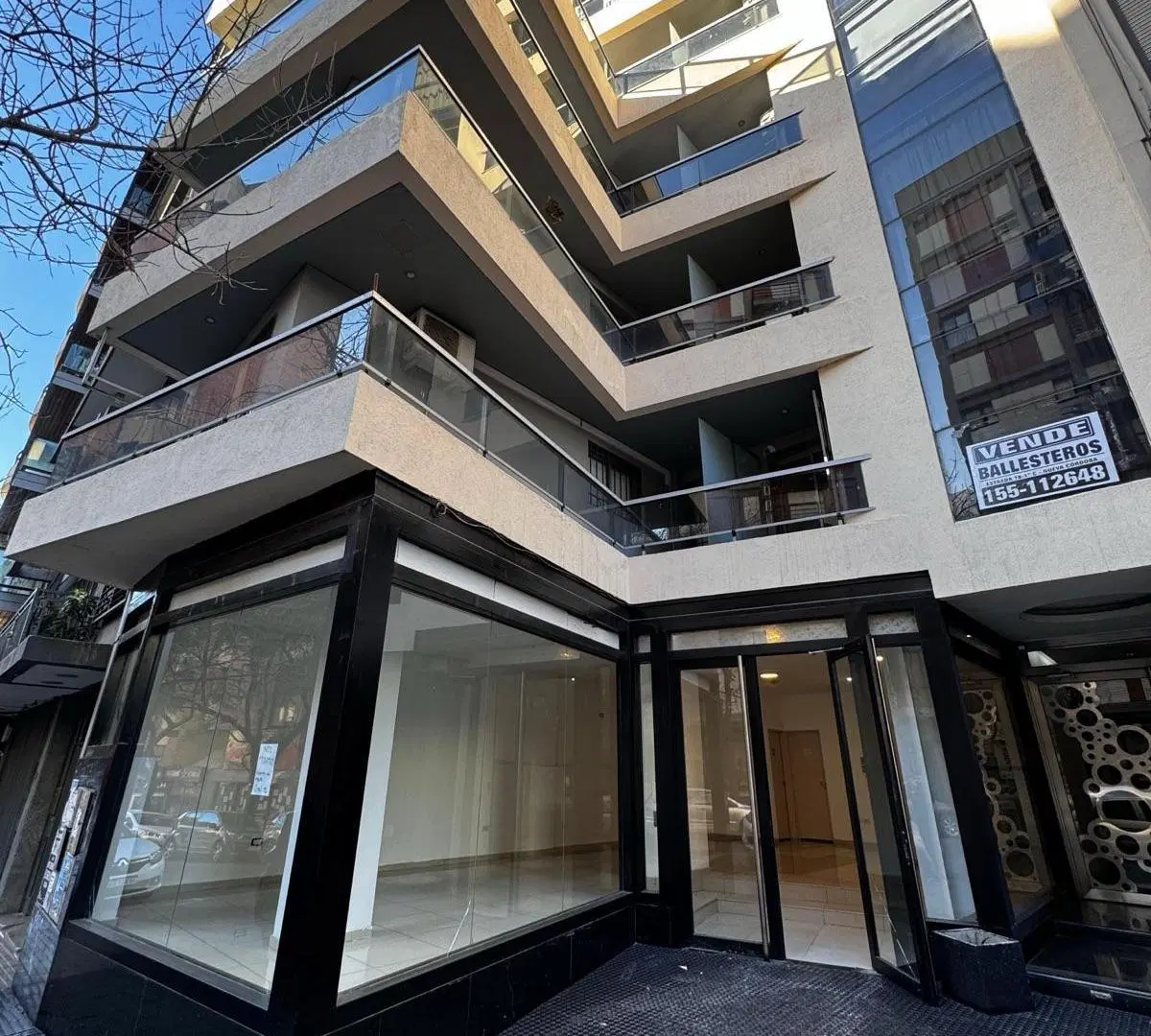Alquilo local comercial en a metros de plaza españa Nueva Cordoba 3