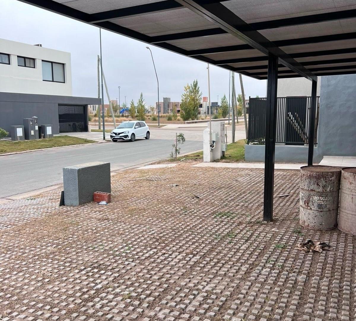 Gran Dúplex en venta de 2 dormitorios a estrenar con Patio propio - Rincones de Manantiales