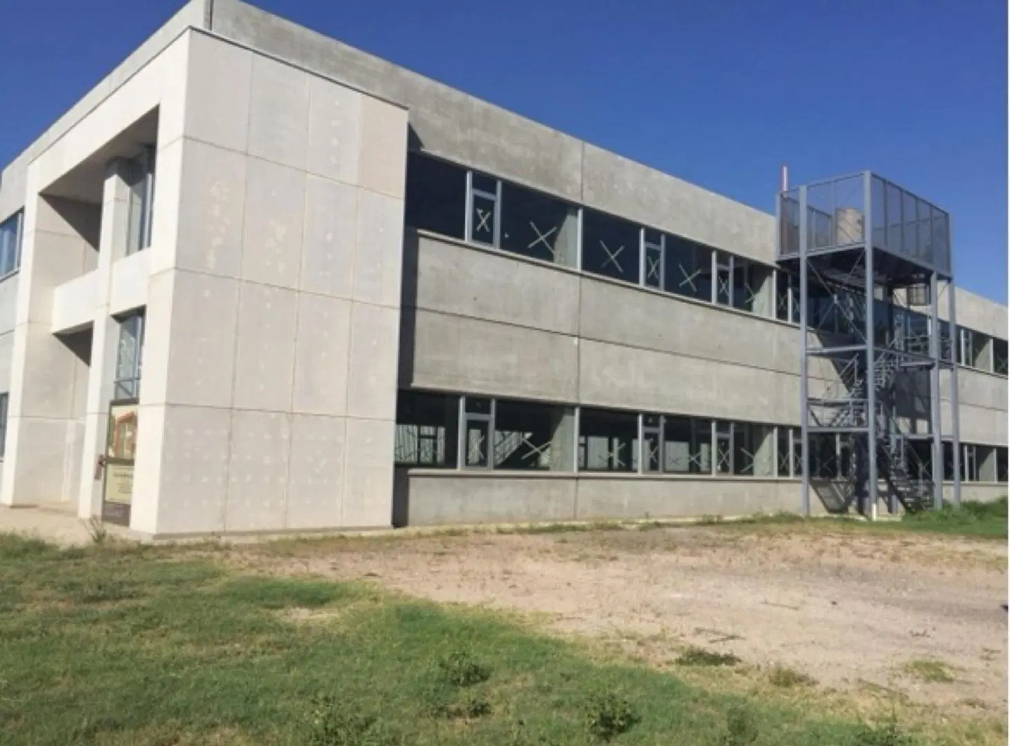 Alquilo oficina coorporativa en Los Boulevares 4
