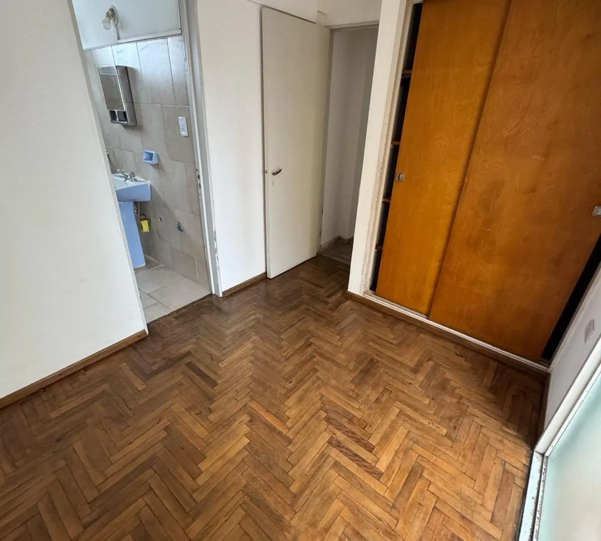 Alquilo departamento de 1 dormitorio frente a la plaza san martin en barrio Centro 3