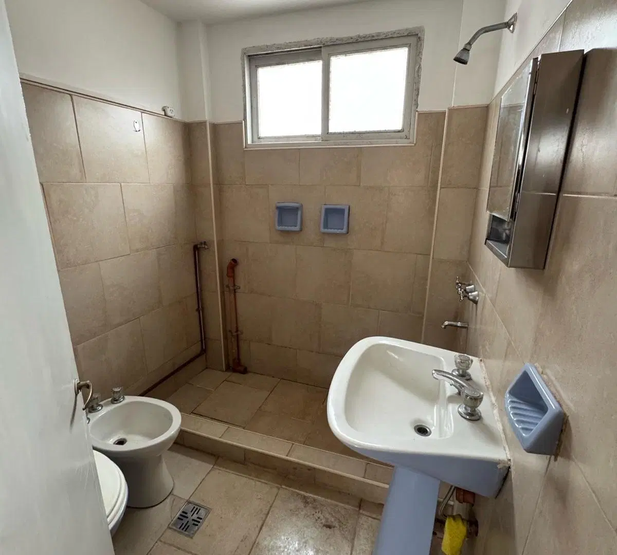 Alquilo departamento de 1 dormitorio frente a la plaza san martin en barrio Centro 4