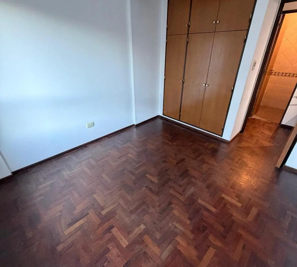 Alquilo departamento de 1 dormitorio en lugones 338 frente al parque sarmiento en Nueva Cordoba 4