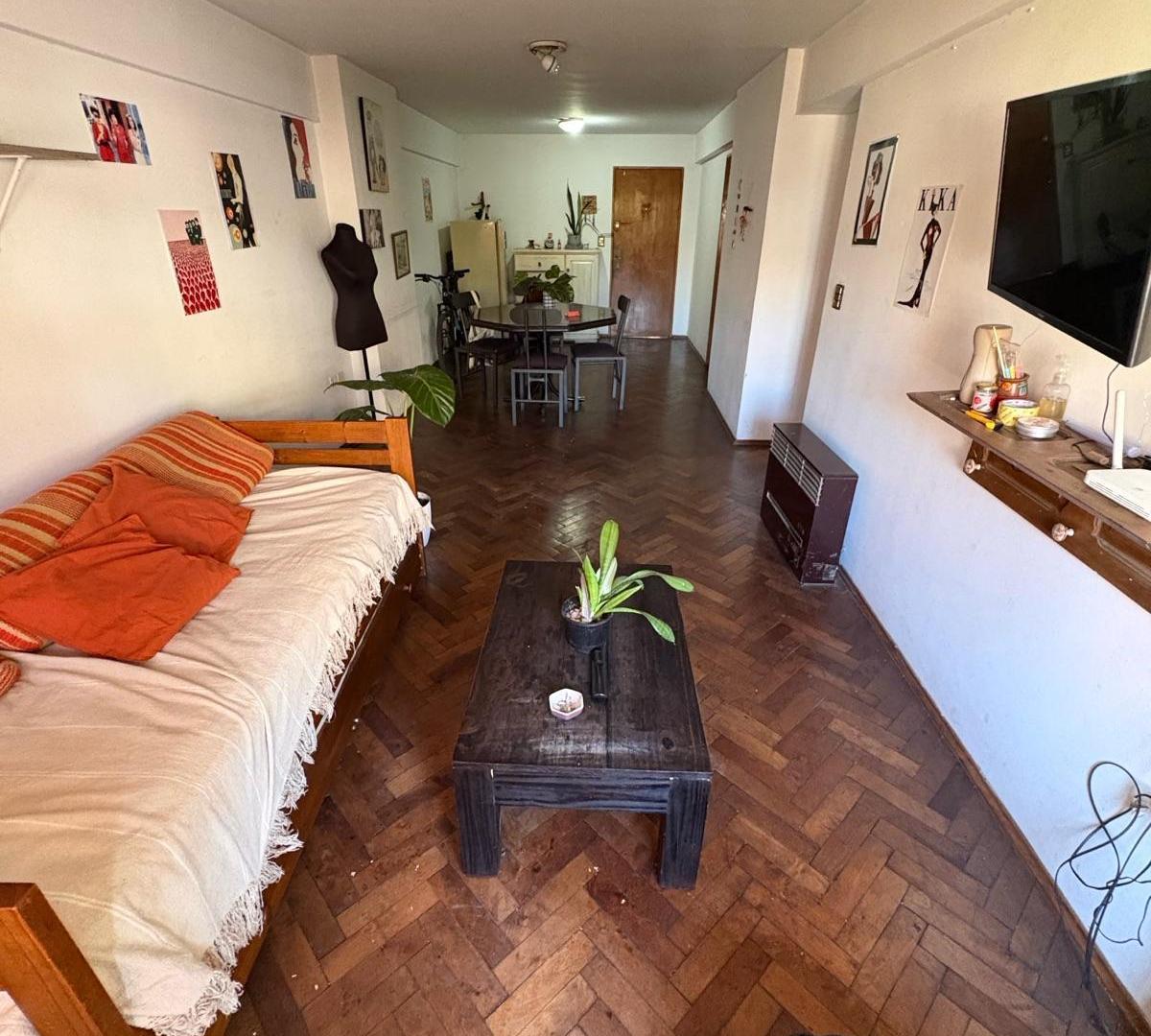 Foto de Semipiso en venta de 3 dormitorios sobre jujuy 159 a metros de Cañada, imagen 1