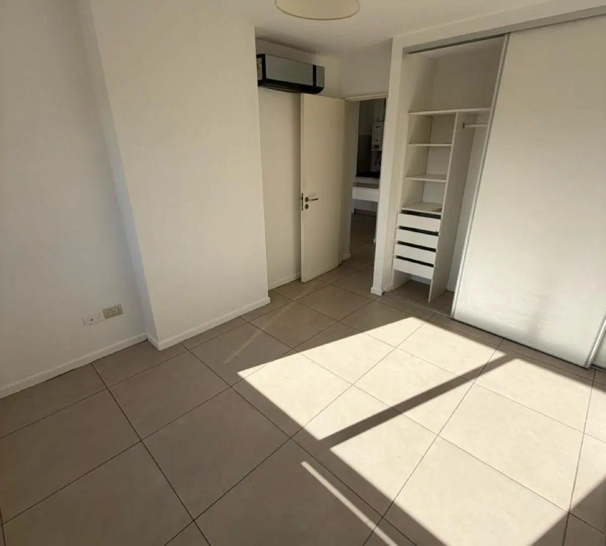 Alquilo departamento de 1 dormitorio en complejo Milenica en Crisol Norte 5