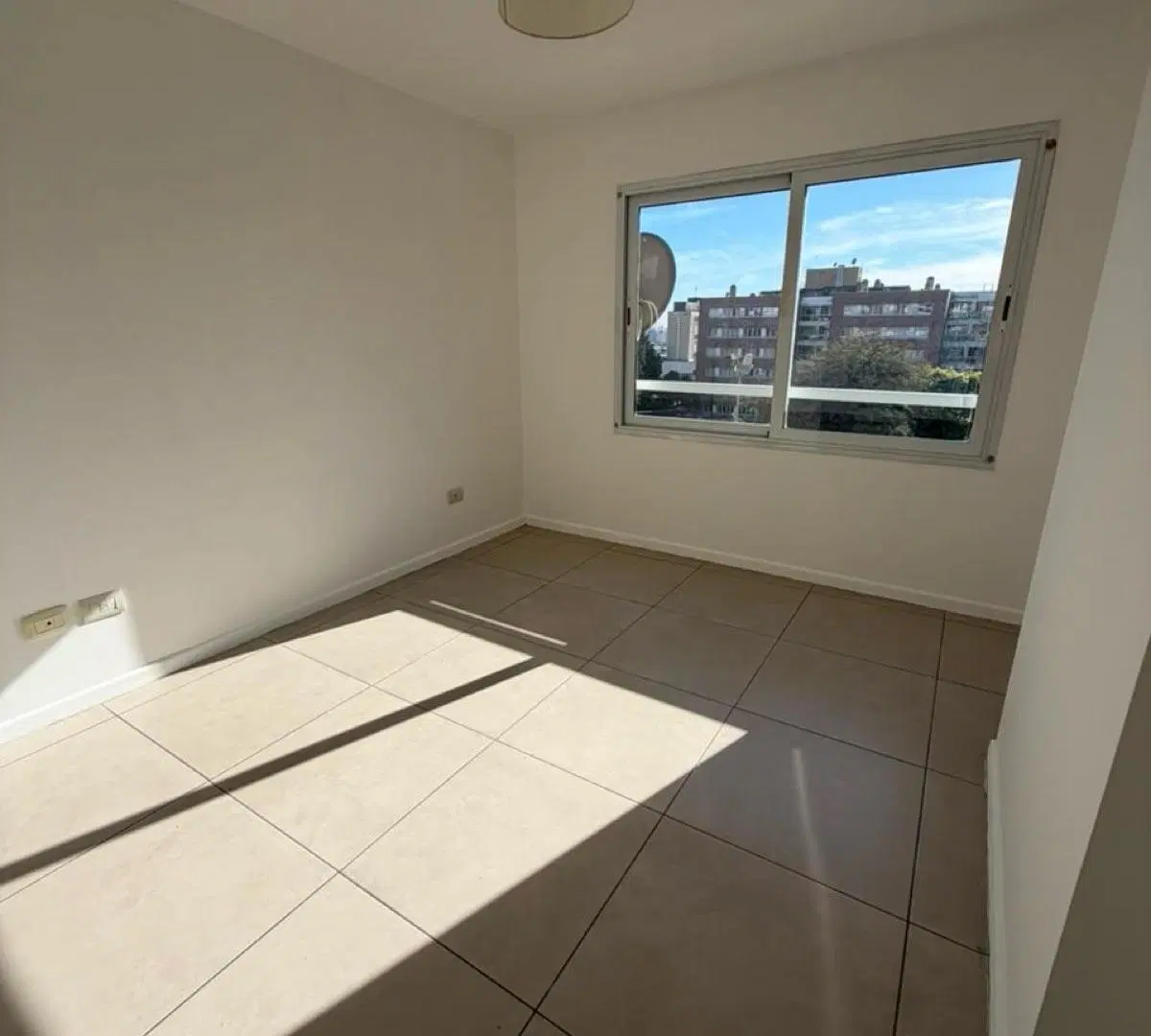 Alquilo departamento de 1 dormitorio en complejo Milenica en Crisol Norte 4