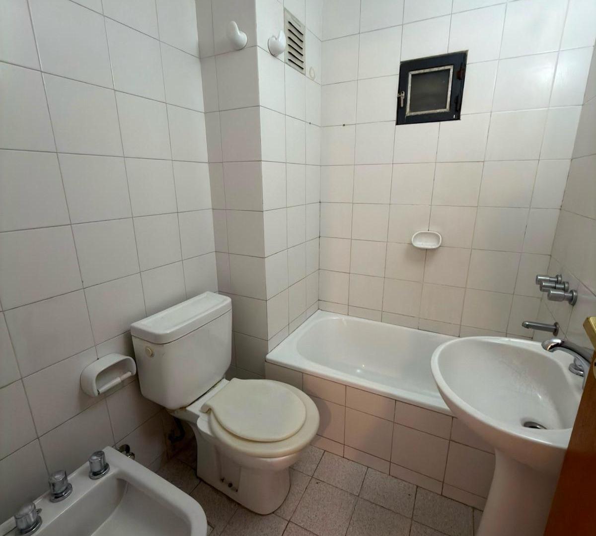 Foto de Alquilo departamento de 1 dormitorio en bv illia casi esquina parana en, imagen 2
