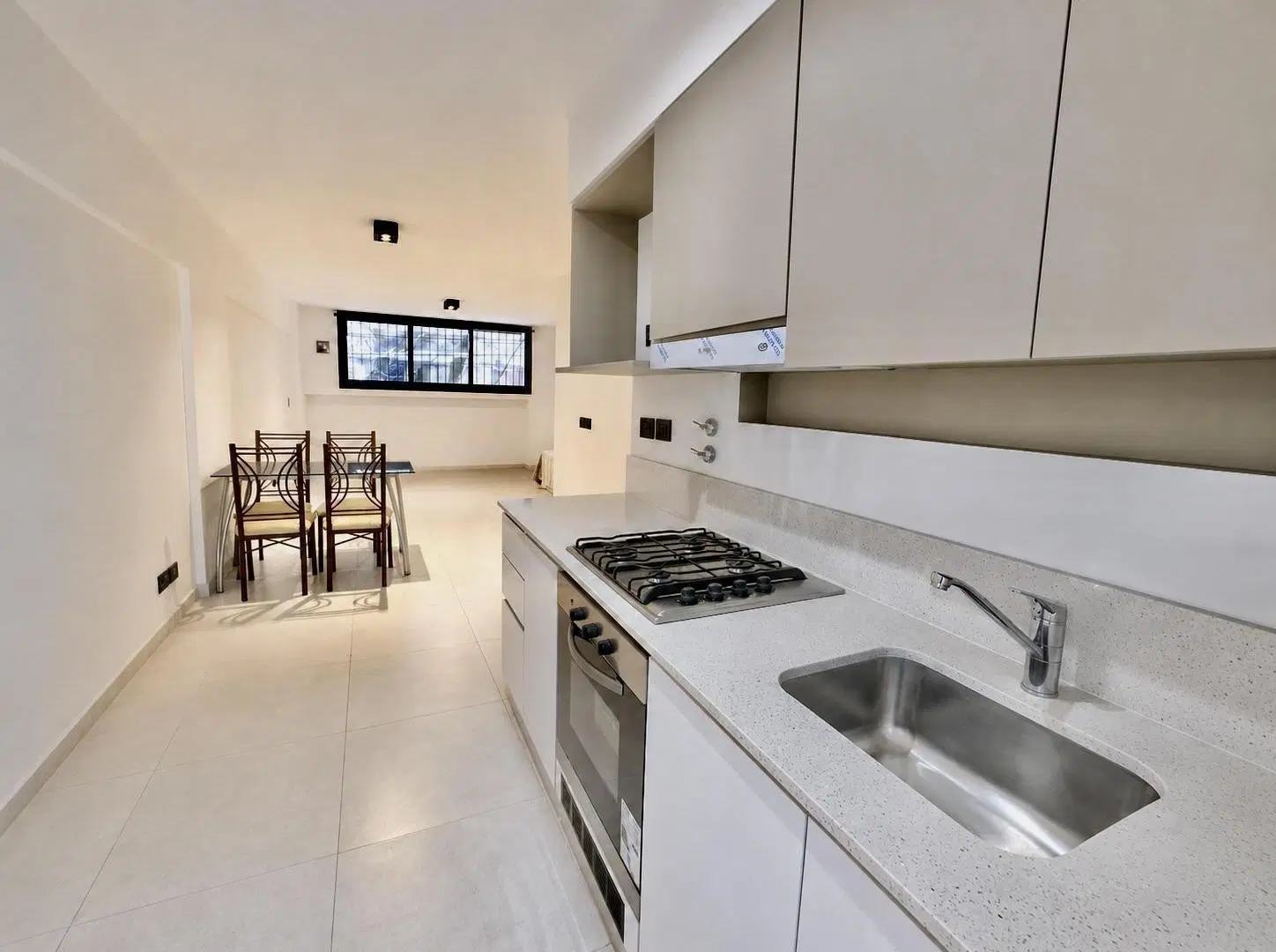 Venta departamento a estrenar 1 dormitorio con patio en barrio Abasto 3
