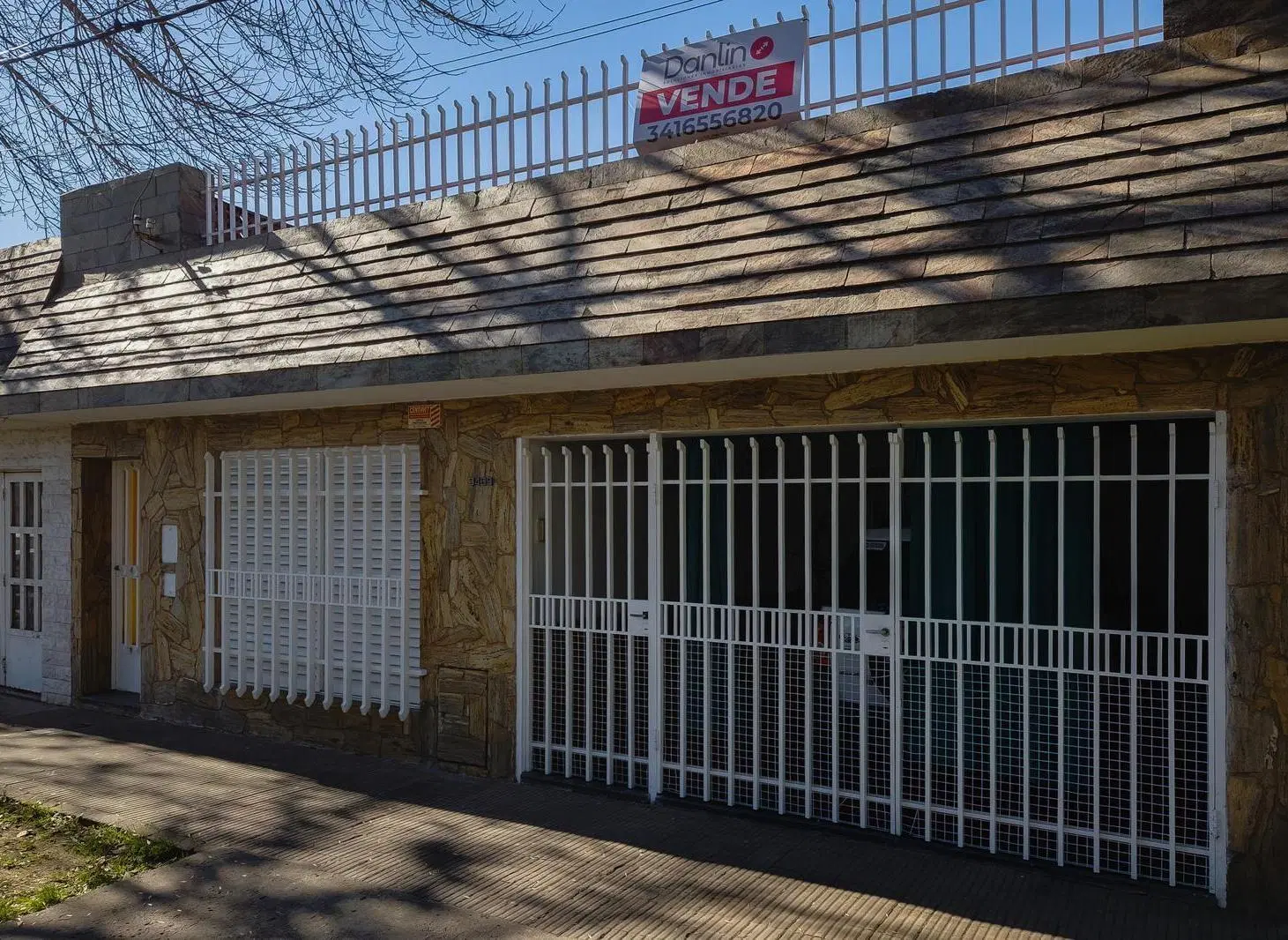 Casa en venta 2 dormitorios patio cochera Barrio Parque Casado 3