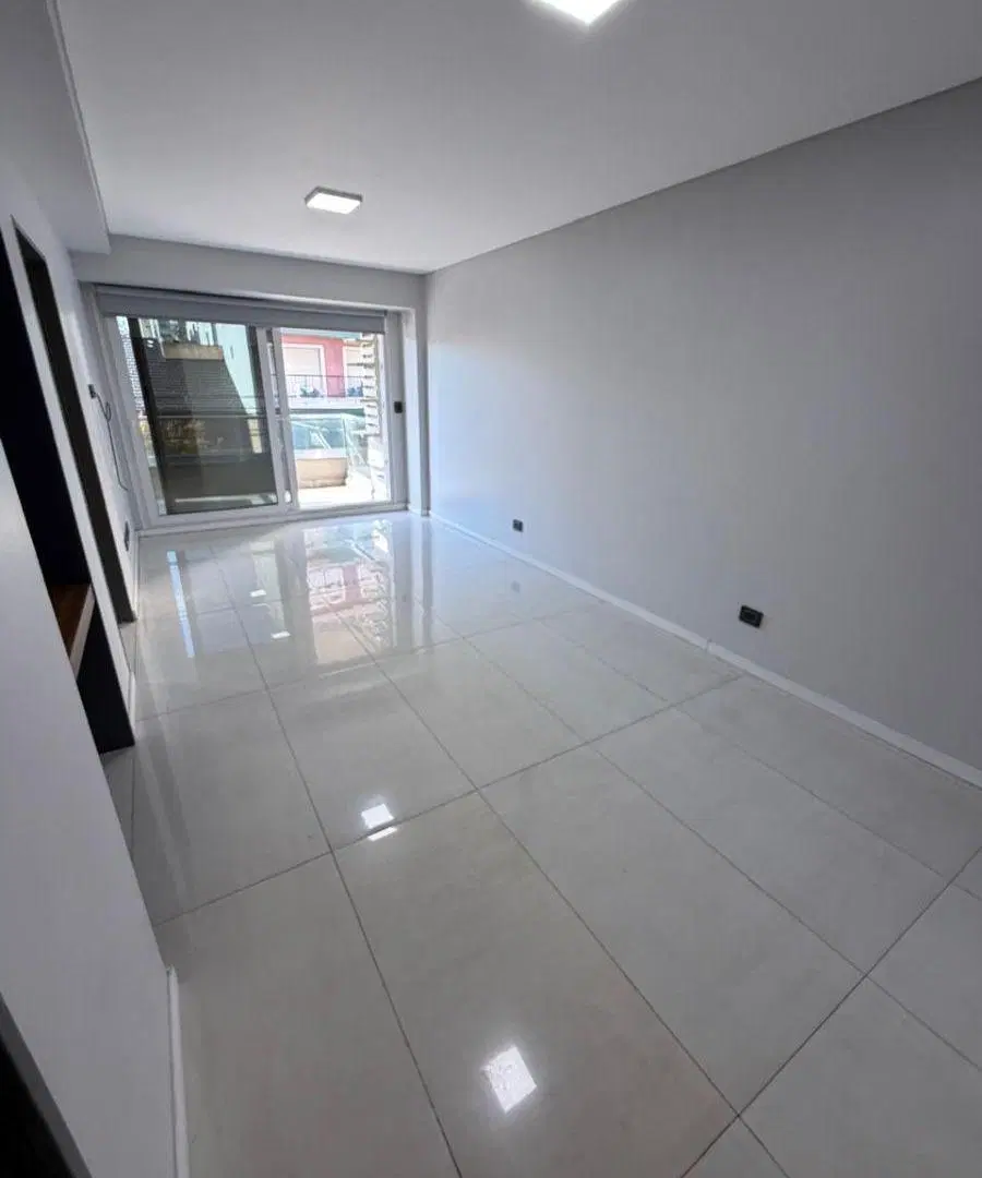 Excelente Departamento de 3 Ambientes con cochera 2