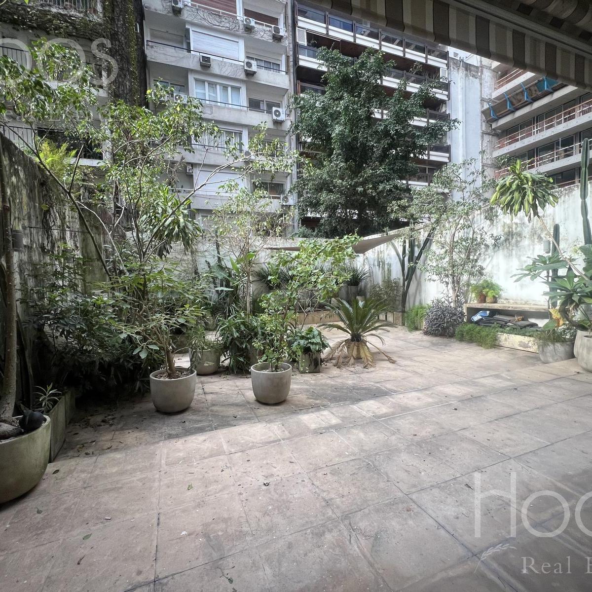 Departamento en Venta - Recoleta con Enorme Patio y Cochera Fija 180 m. Totales Amoblado 4