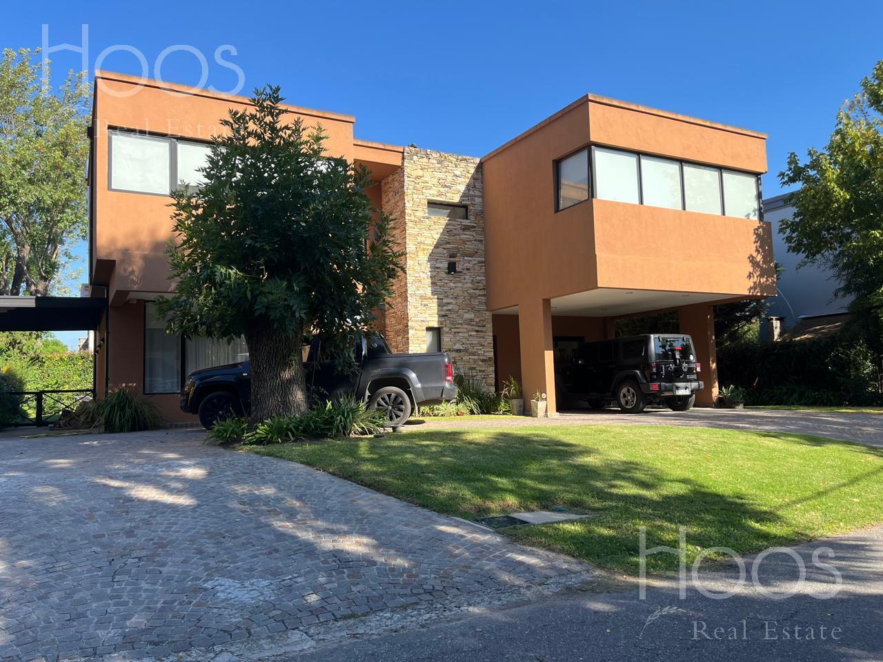 HERMOSA CASA 5 AMBIENTES CON PILETA Y QUINCHO - Altos Del Sol
