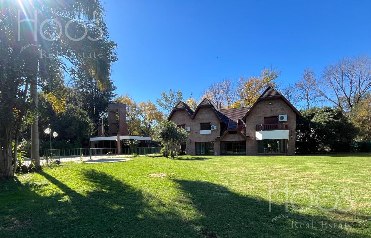 ALQUILER TEMPORAL - CASA CON GRAN PARQUE, PILETA Y QUINCHO EN ITUZAINGO