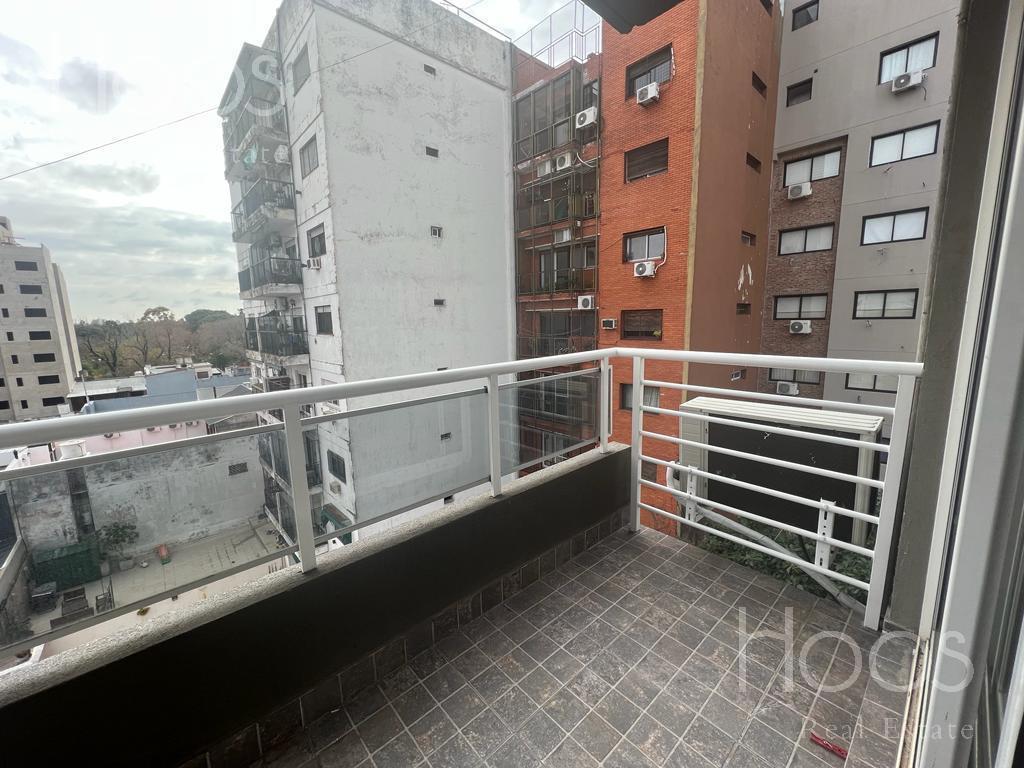 Foto de ALQUILER MONOAMBIENTE DIVISIBLE CON BALCON A METROS DE PLAZA IRLANDA /, imagen 2