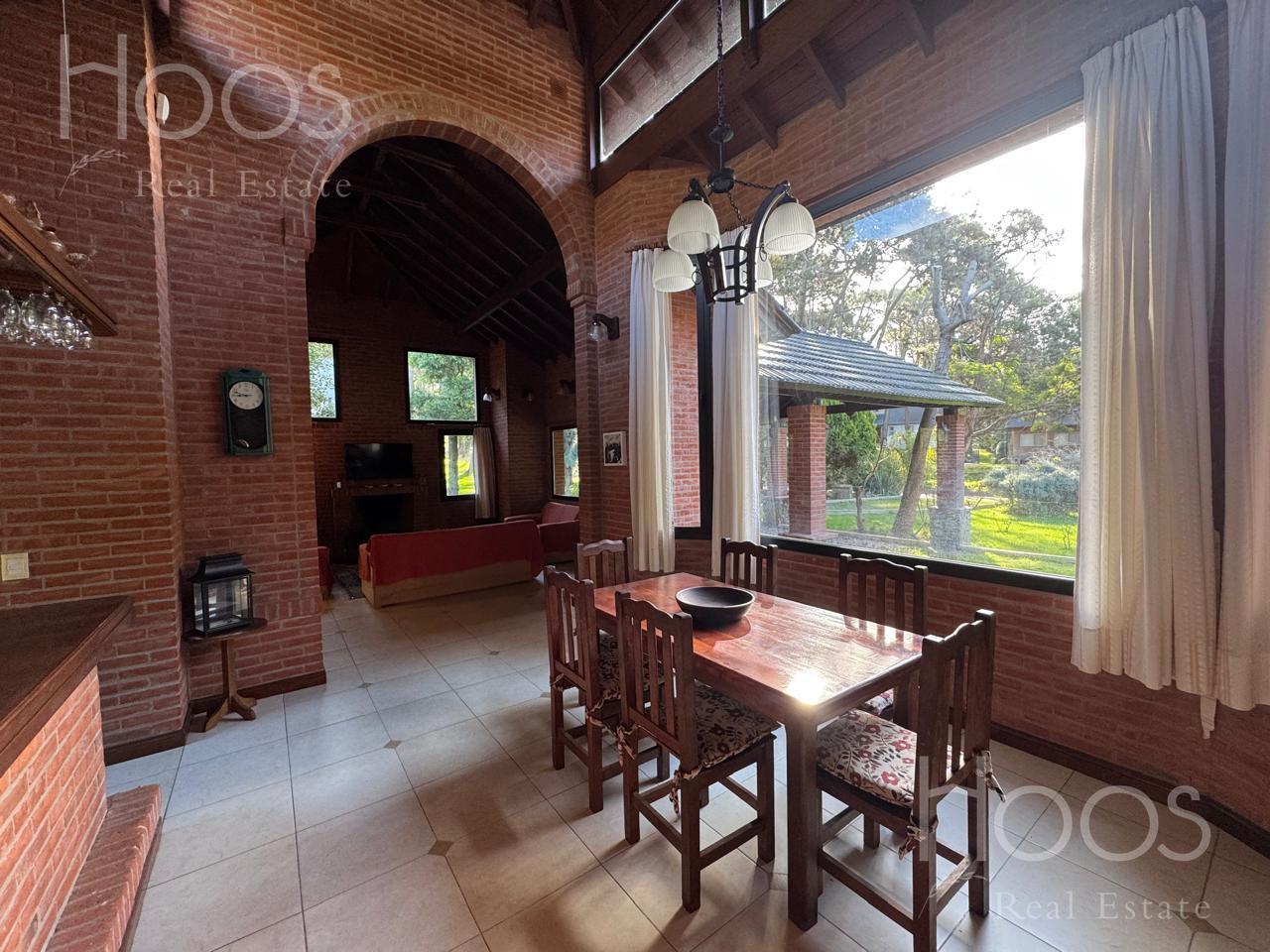 Foto de Casa en Carilo Pileta Climatizada 10 personas Quincho Parrilla Jacuzzi!, imagen 4