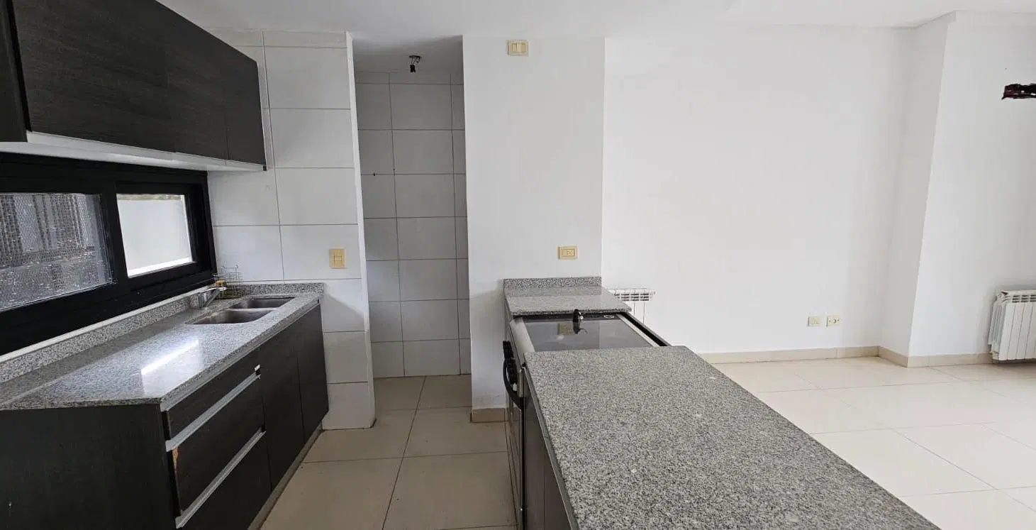 Departamento de 3 ambientes en alquiler en Las Cavas 2