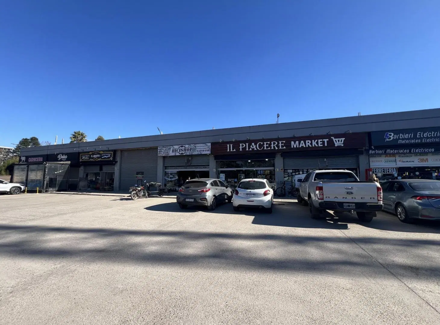 Local de 120m2 sobre Mariano Castex en alquiler 3