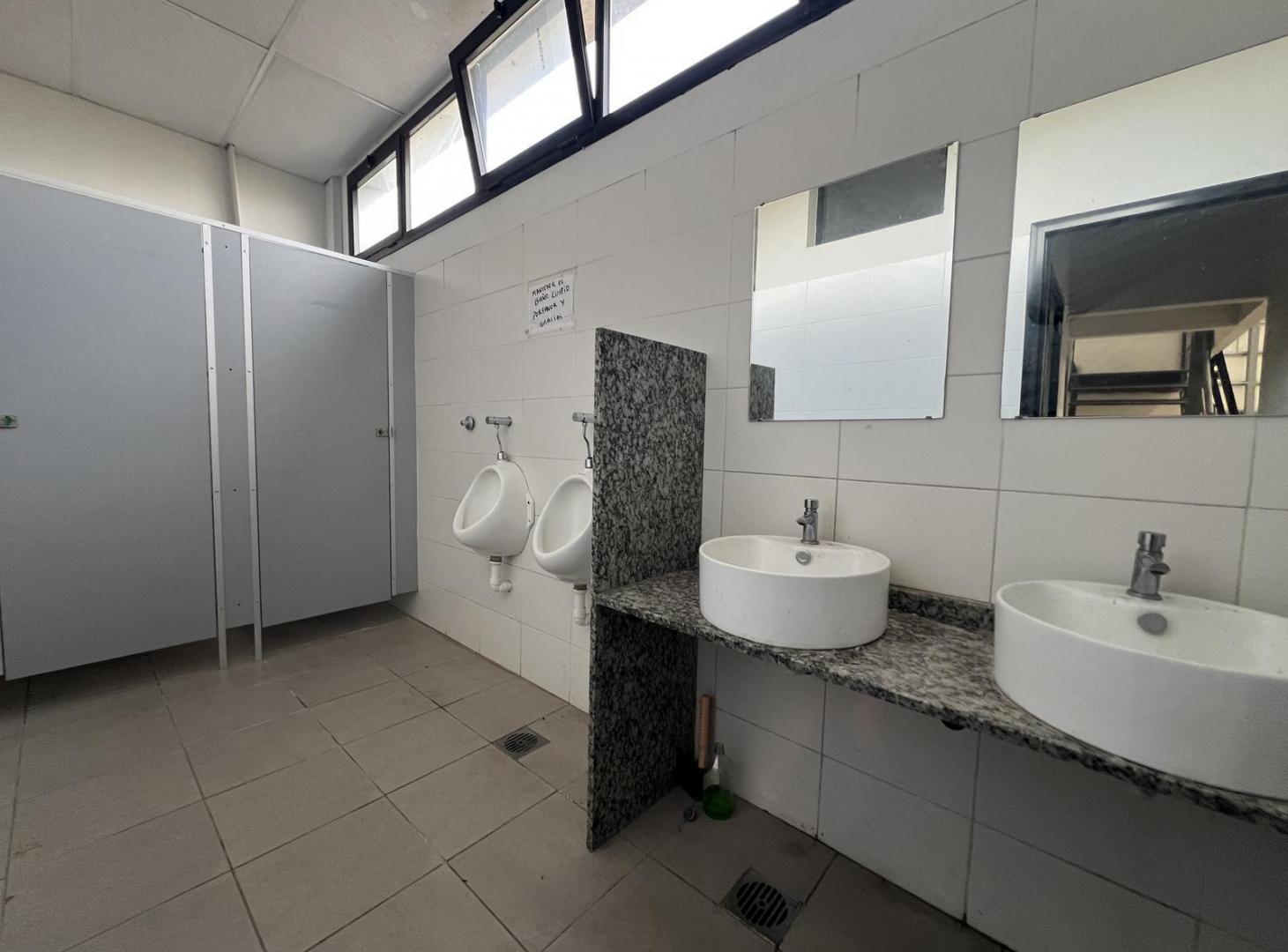 Foto de Nave de 2100m2 a metros del ingreso, en alquiler o venta en Polo, imagen 1
