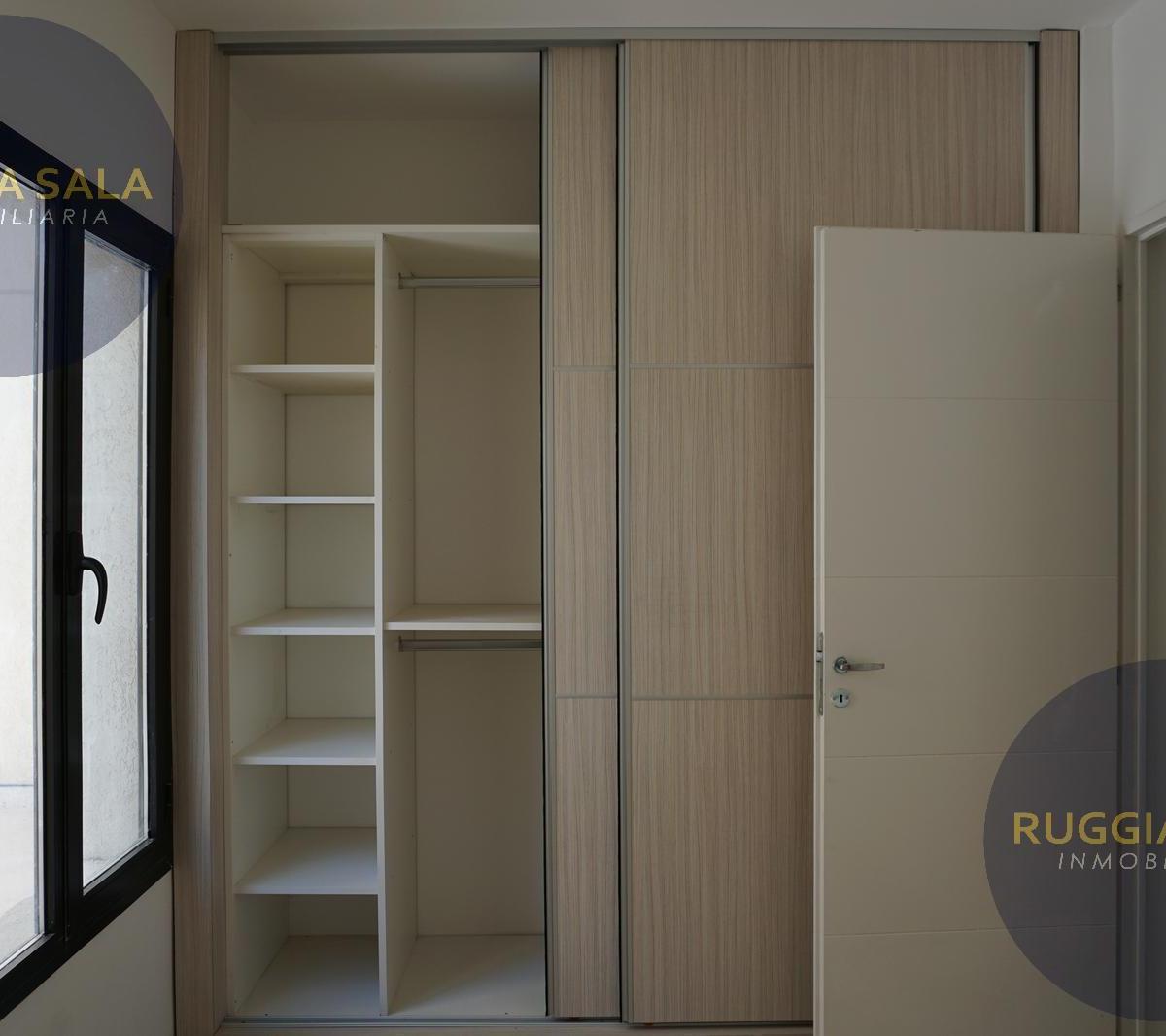 Departamento en Venta de 2 Dorm. con Balcón 4