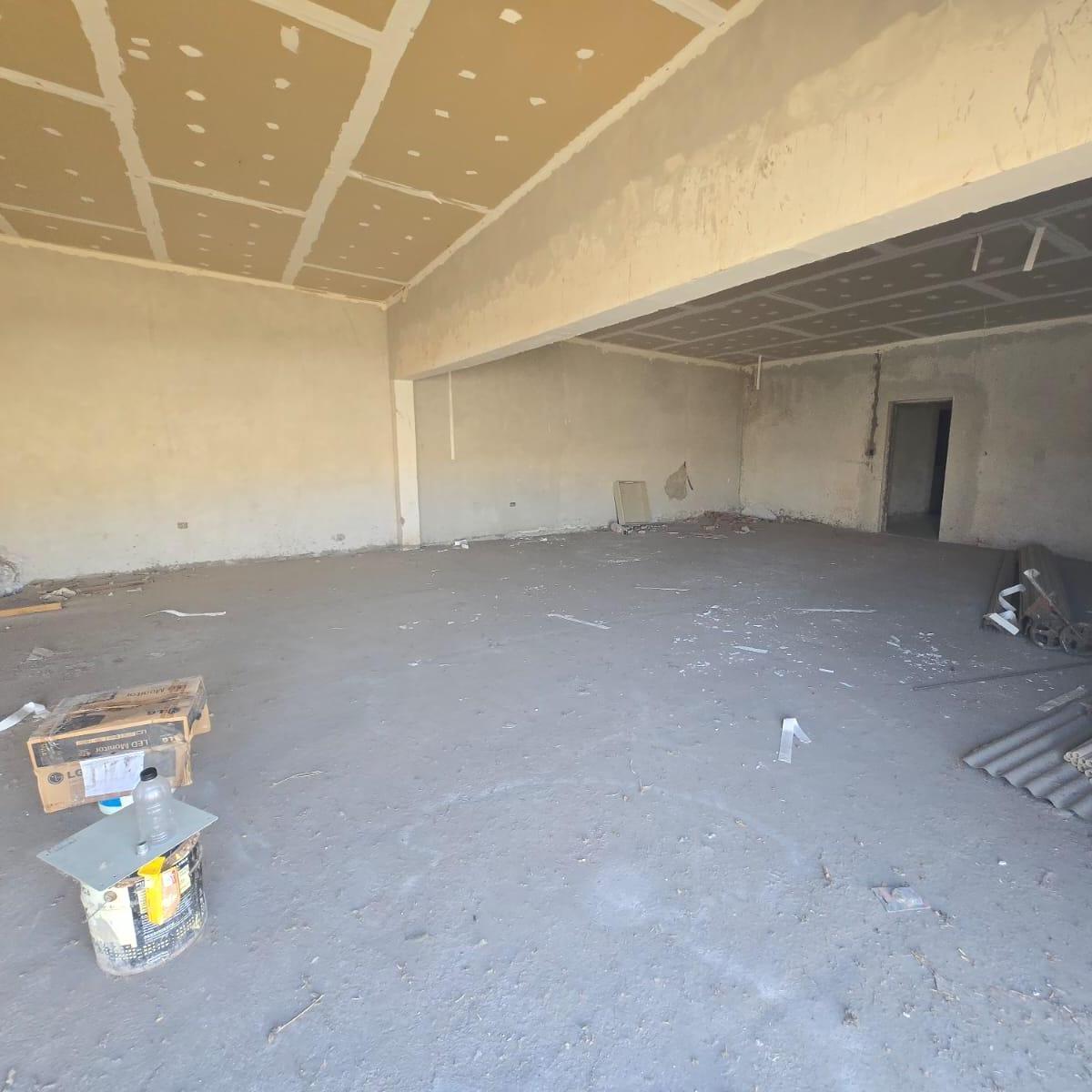 Foto de Local comercial con predio, a terminar en zona comercial, zobre ruta, Plottier., imagen 2