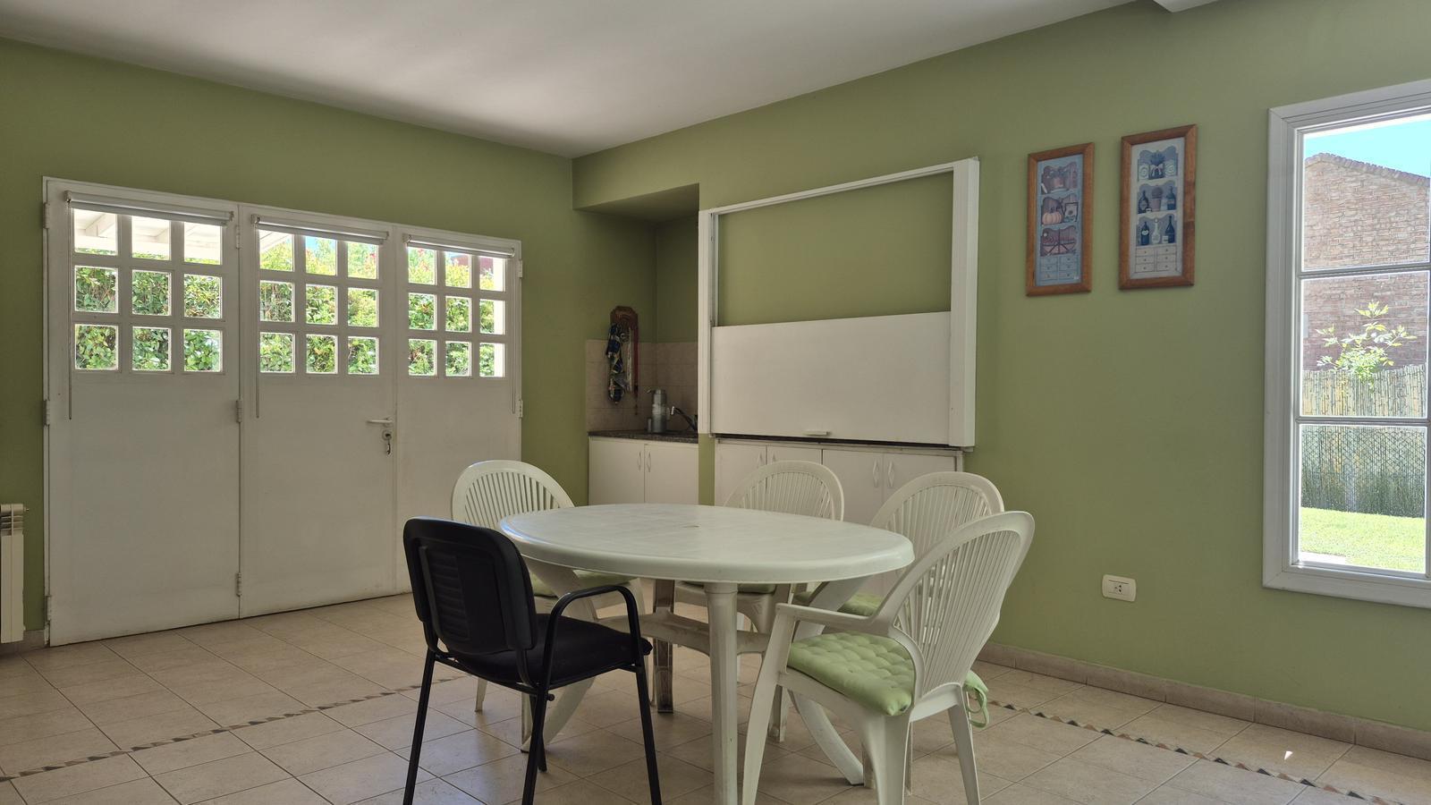 Venta de casa 3 dormitorios en B Cerrado Rincón Club de Campo,