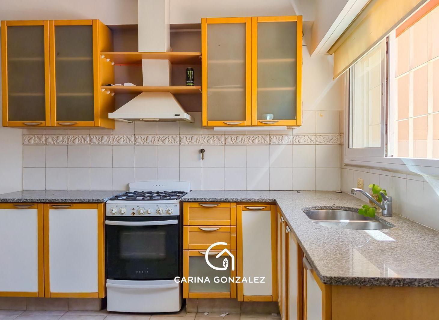 Foto de VENDE CASA 4 dorm. (2 en suite) 2 cocheras y pileta NQN capital, imagen 2