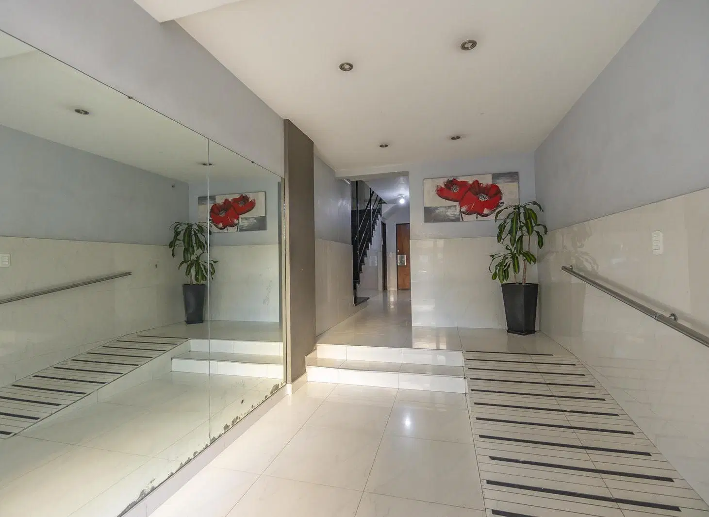 VENTA DEPARTAMENTO DE 3 AMBIENTES EN ESQUINA - BALCON - FLORES 2