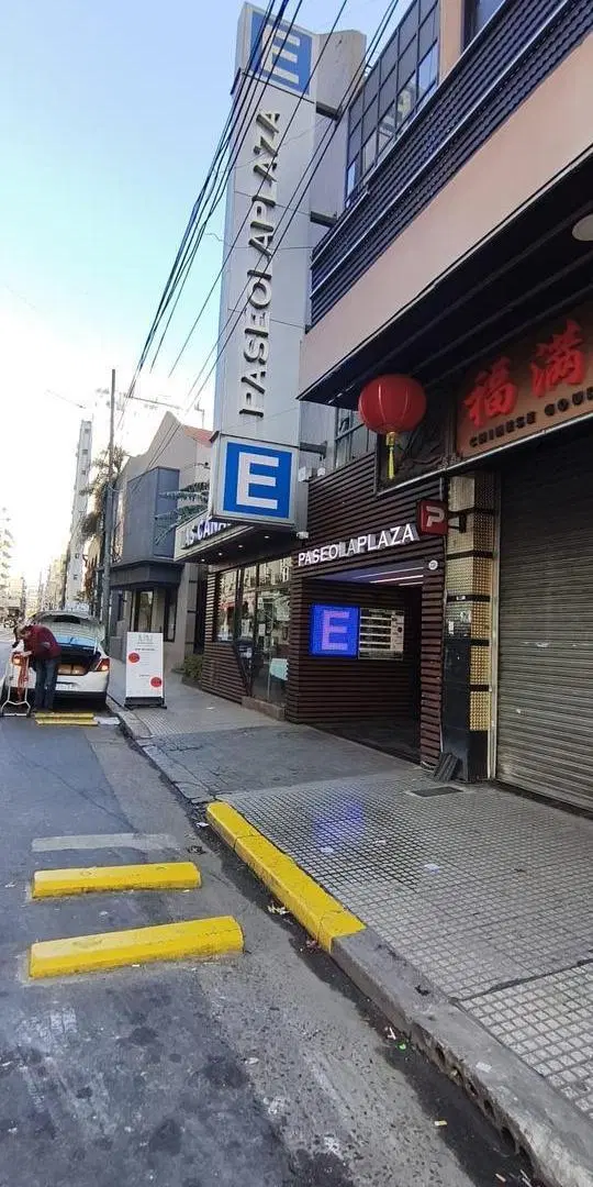 VENTA COCHERAS EN PASEO LA PLAZA 8