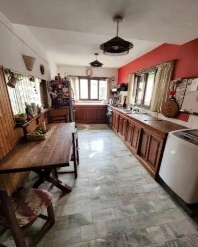 VENTA CASA 6 AMBIENTES CON 2 SUITES Y COCHERAS - MATADEROS 4