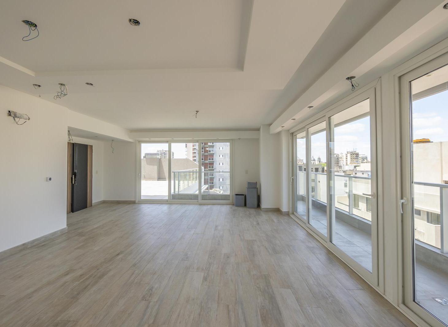 Foto de VENTA DEPARTAMENTO 4 AMBIENTES CON DEPENDENCIA - COCHERA CUBIERTA, imagen 1
