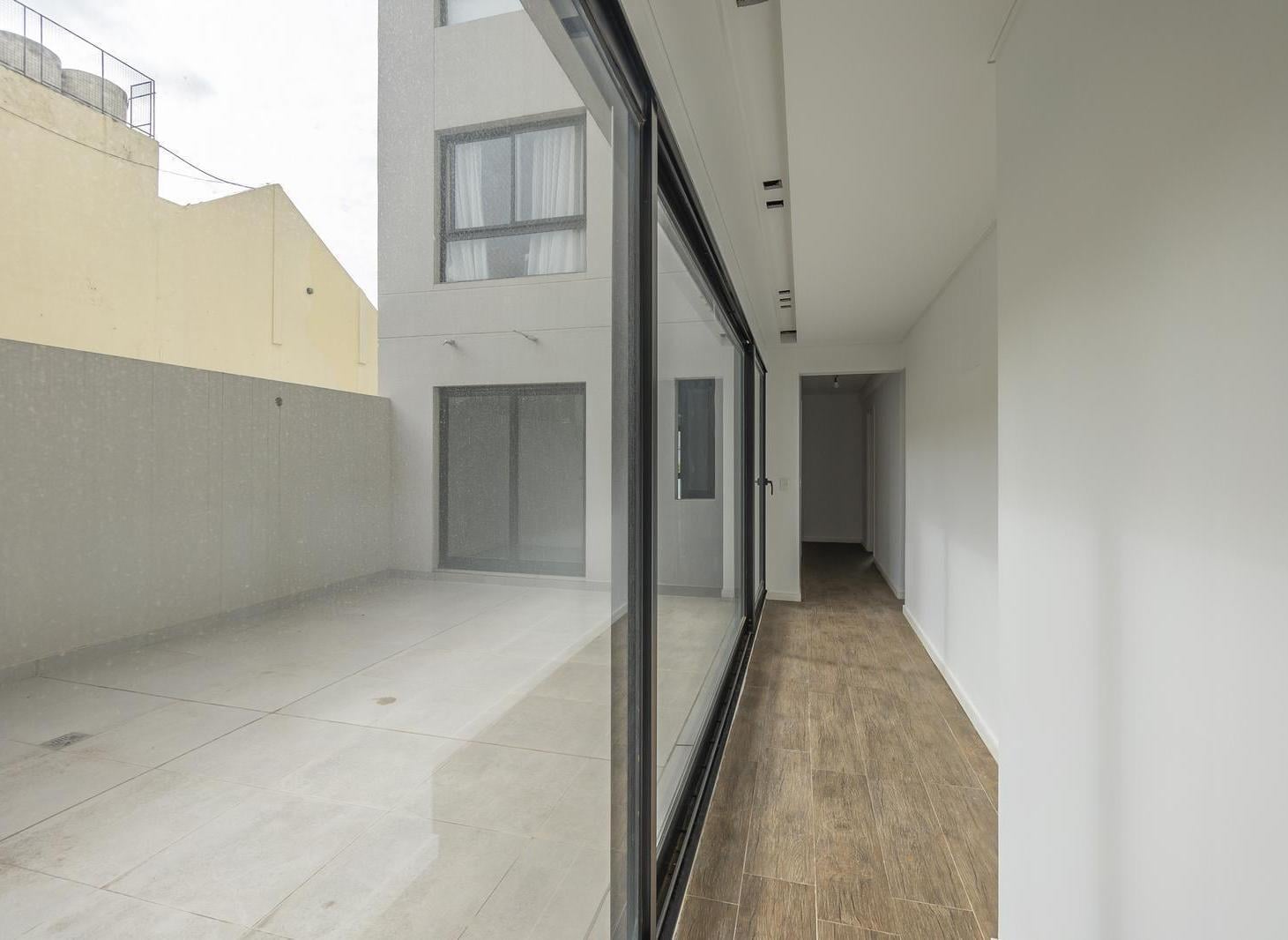 Foto de VENTA DEPARTAMENTO 5 AMBIENTES - PATIO CON PARRILLA - COCHERA - FLORES, imagen 1