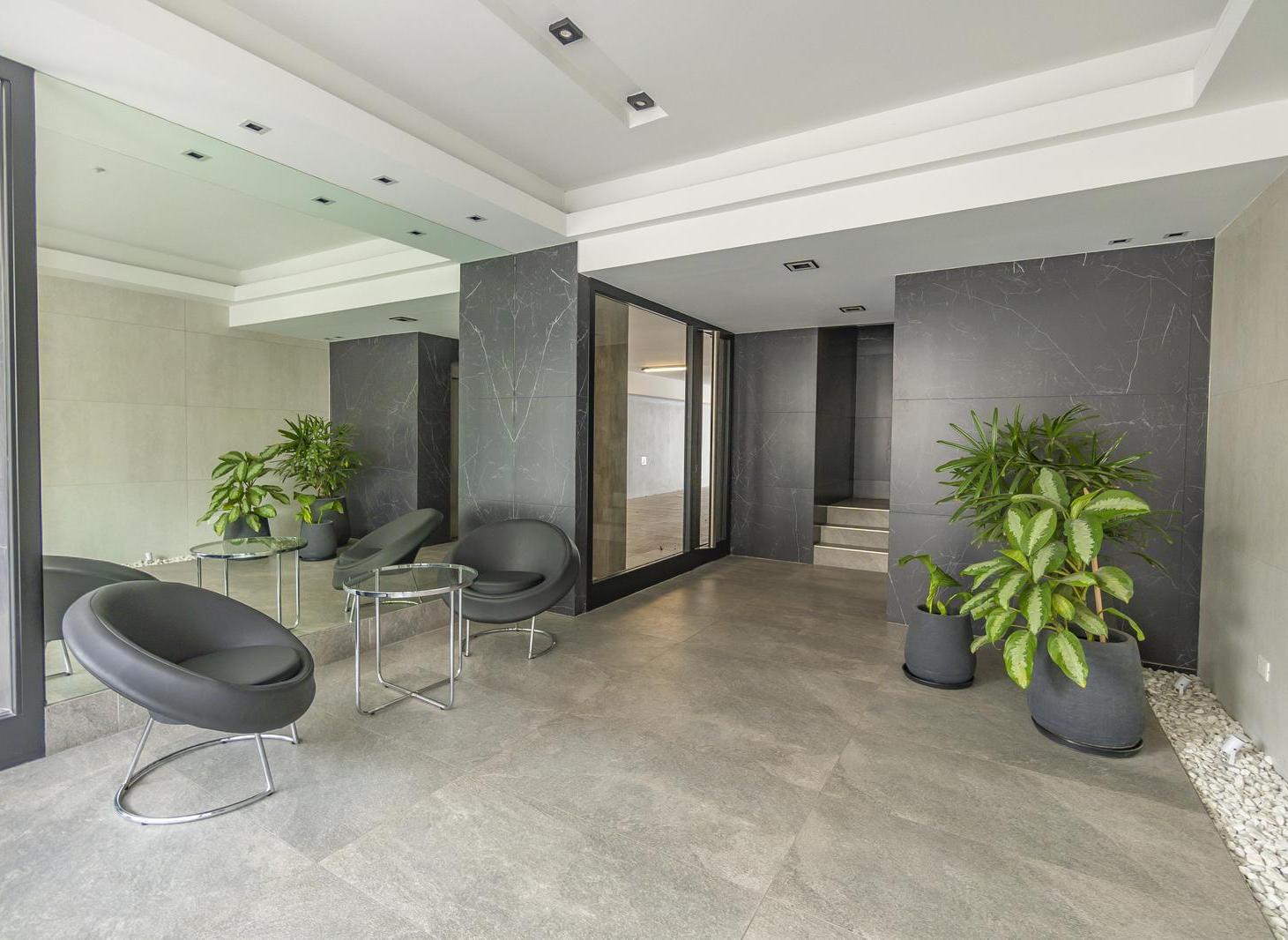 Foto de VENTA DEPARTAMENTO 5 AMBIENTES - PATIO CON PARRILLA - COCHERA - FLORES, imagen 5