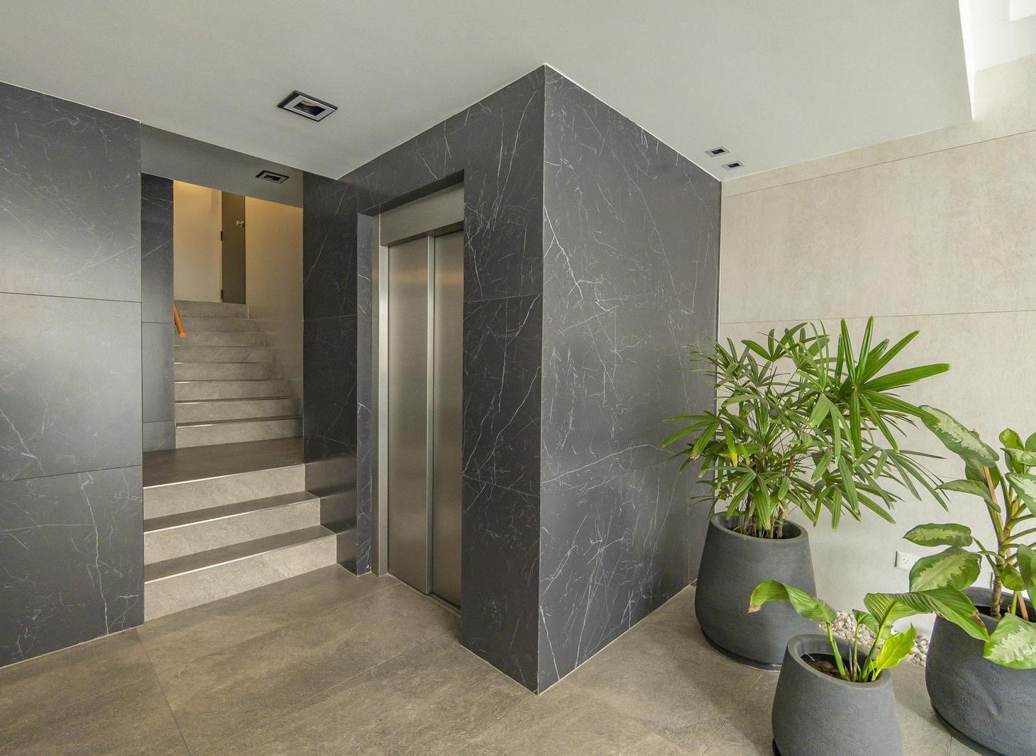 Foto de VENTA DEPARTAMENTO 5 AMBIENTES - PATIO CON PARRILLA - COCHERA - FLORES, imagen 4