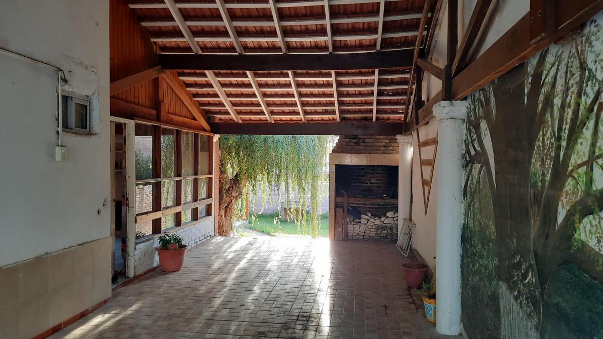 Casa + Departamento en Barrio Céntrico Residencial! 4