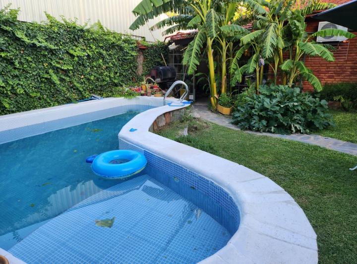 ¡Excelente Casa + Local comercial zona anfiteatro! Gas Natural 1
