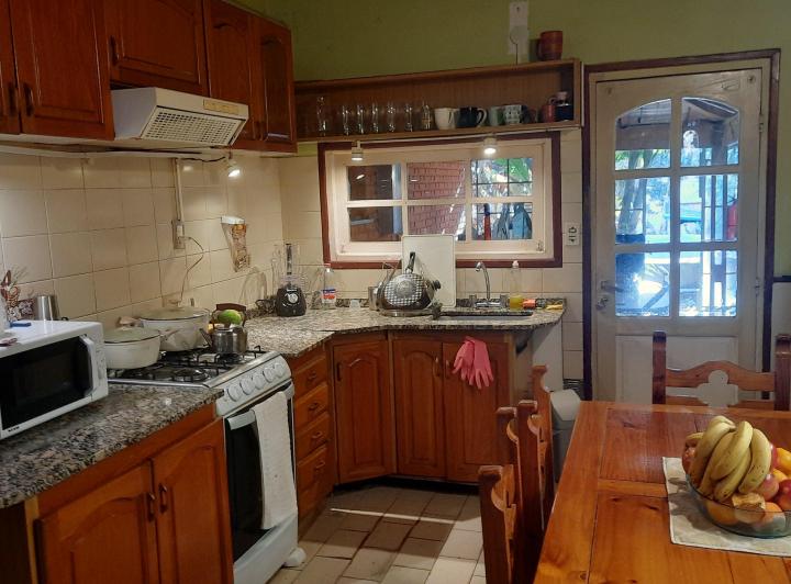 ¡Excelente Casa + Local comercial zona anfiteatro! Gas Natural 5