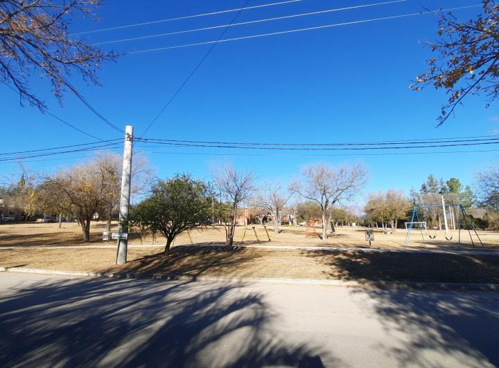 ¡Excelente Casa + Local comercial zona anfiteatro! Gas Natural 3