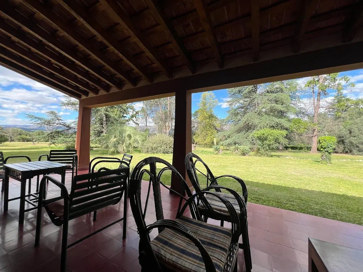 ¡Imponente Casona Antigua Parquizada en Alto de Nono! 4