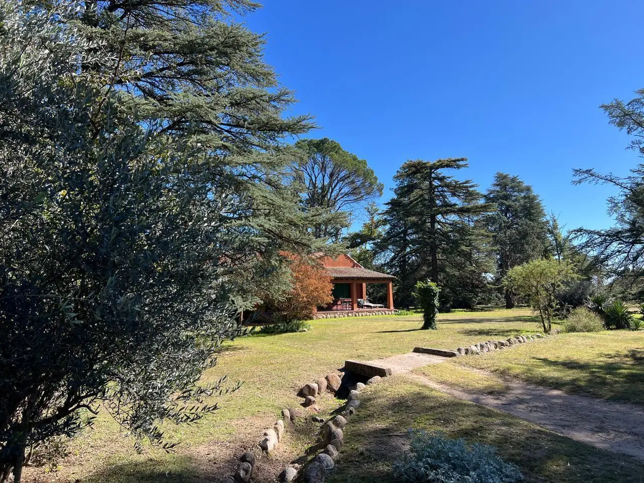¡Imponente Casona Antigua Parquizada en Alto de Nono! 3