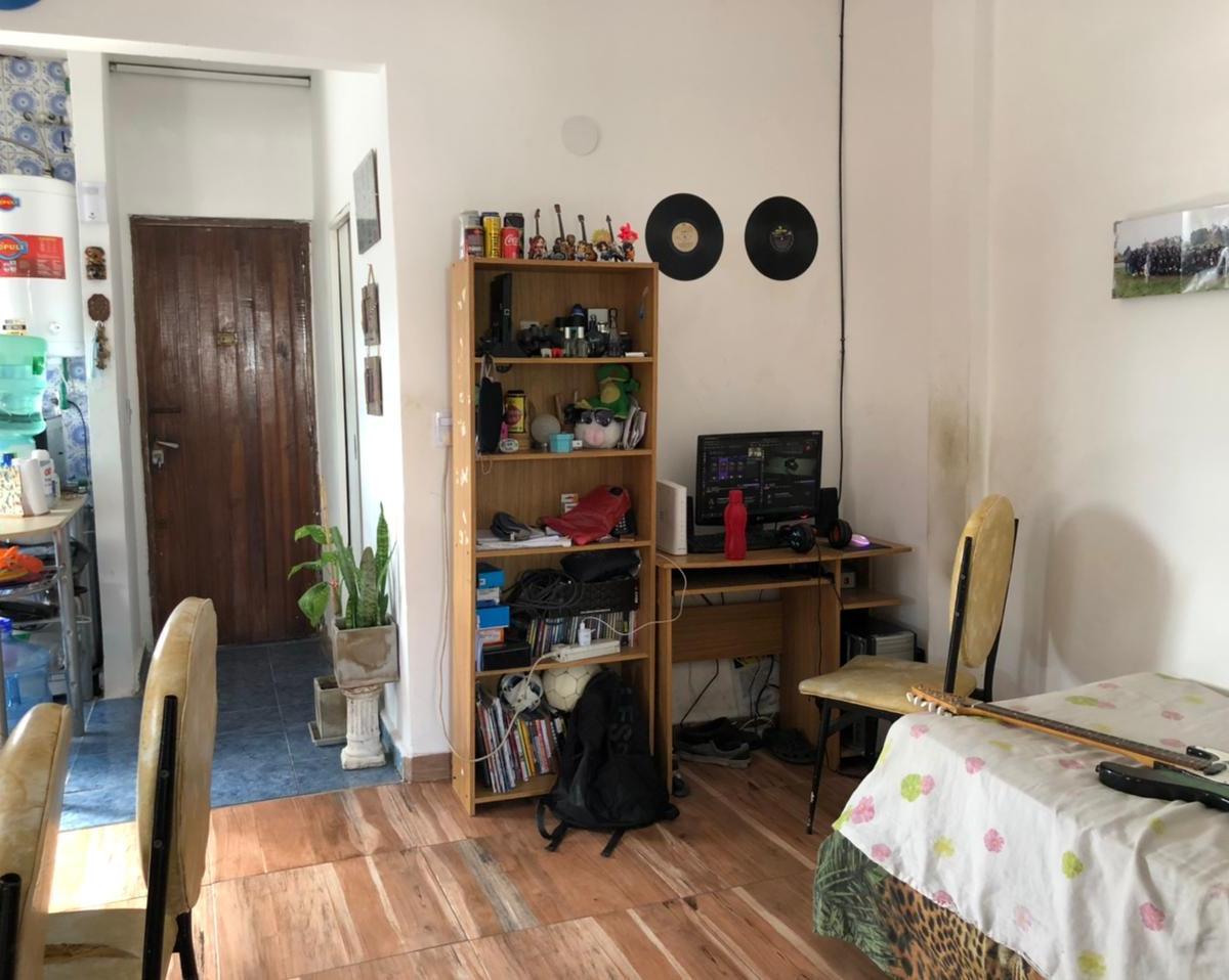 Amplio departamento de 2 ambientes con balcon en Ramos Mejia