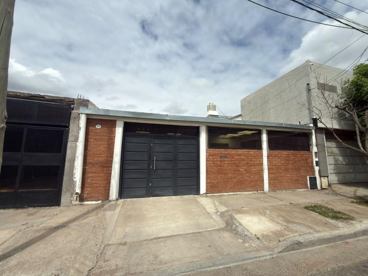 Foto de Casa 2 dorm con patio y cochera cubierta Belgarno Neuquén, imagen 1