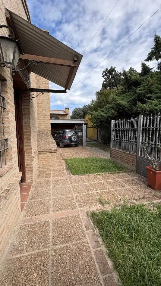 Casa en complejo cerrado c/pileta! 3