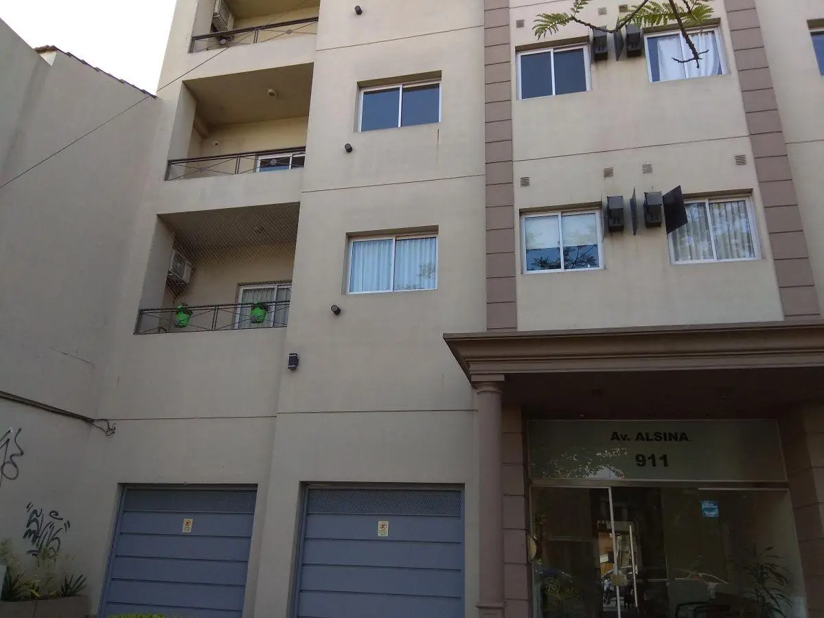 Cochera al frente, independiente, exclusiva, amplia con control remoto. Av Alsina 911, Banfield. 3